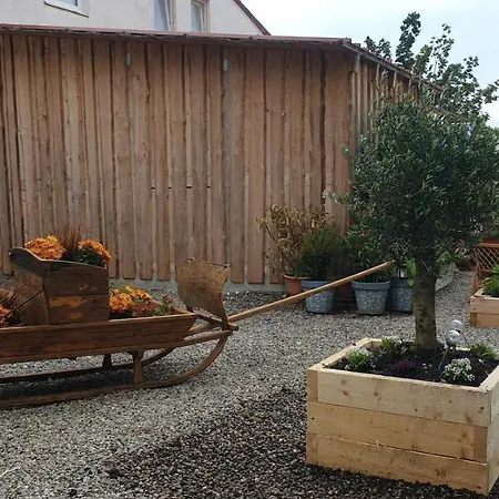 Chrom Ranch Reiterhof Alojamento de Acomodação e Pequeno-almoço Memmingen